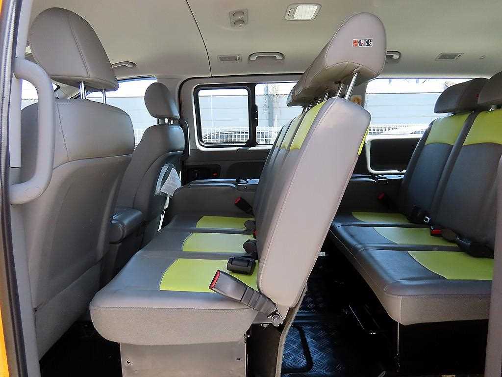 HYUNDAI Starex - Vista 6