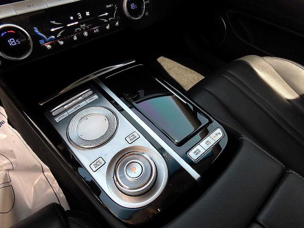 Genesis G80 - Vista 10