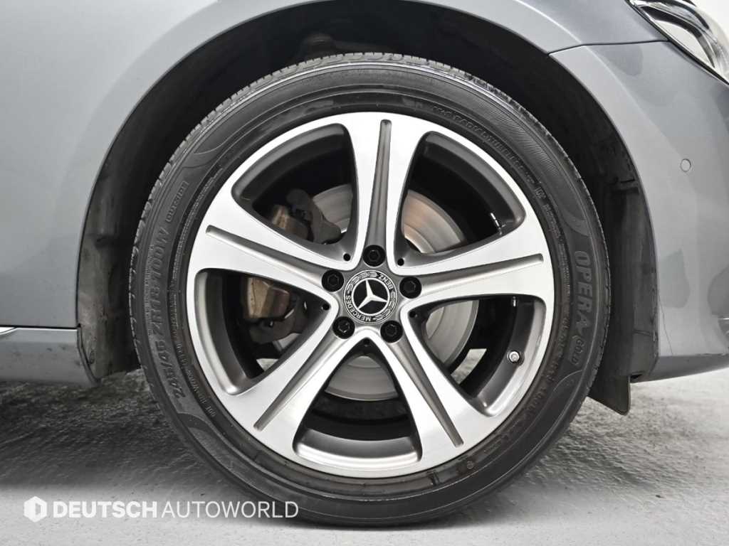 Mercedes Benz E class - Vista 5