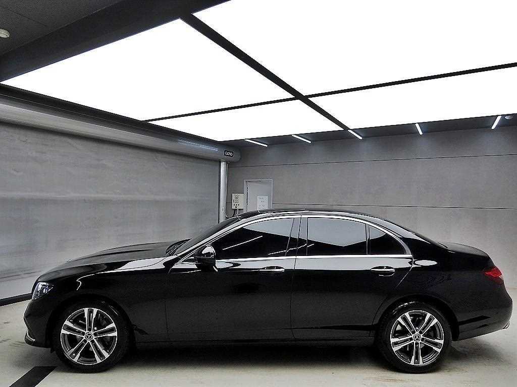 Mercedes Benz E class - Vista 4
