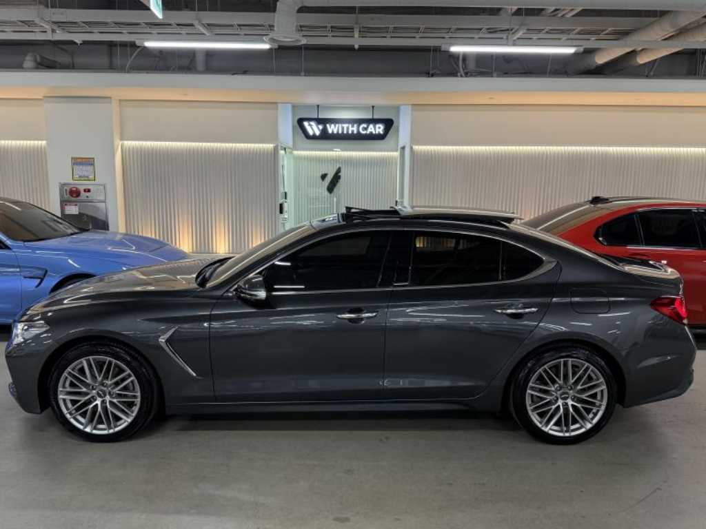 Genesis G70 - Vista 5