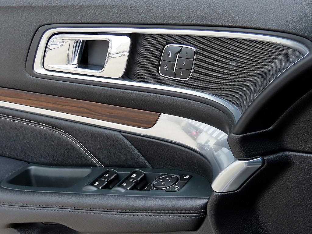 Ford Explorer - Vista 12