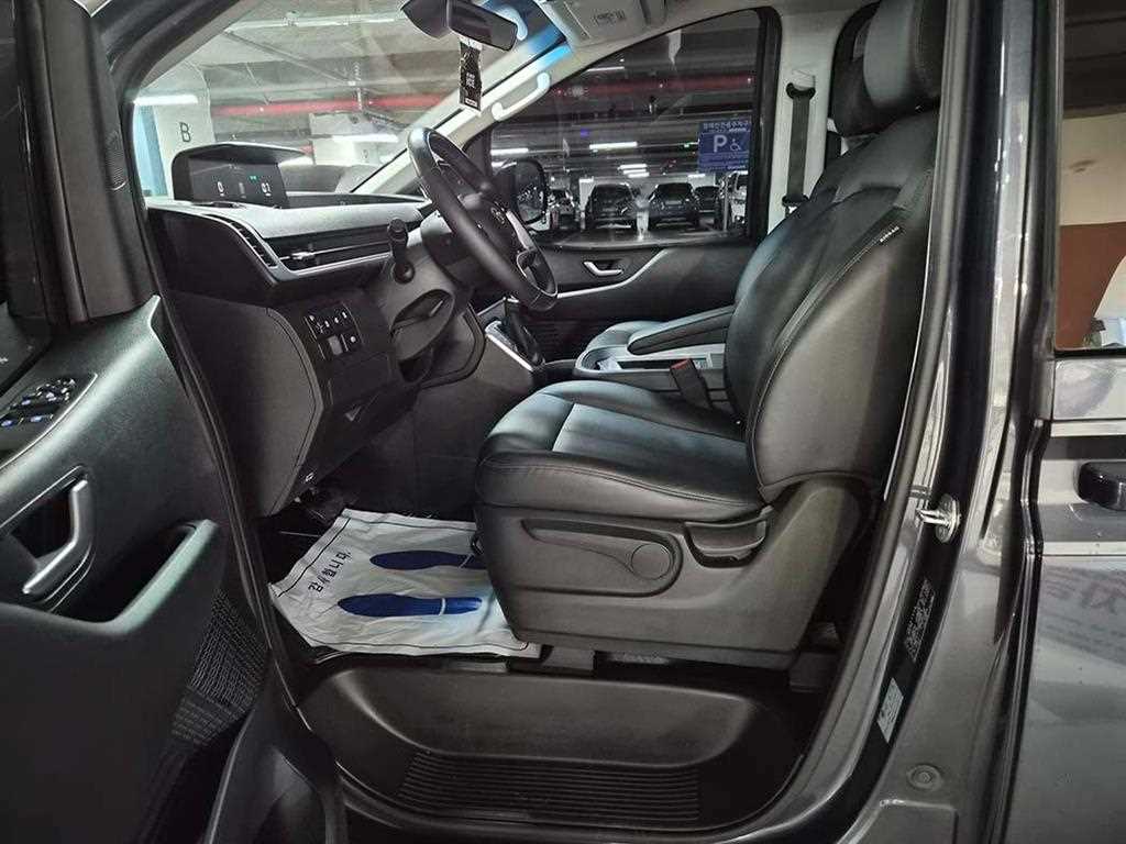 HYUNDAI Staria - Vista 6