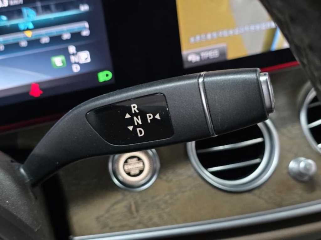 Mercedes Benz E class - Vista 10