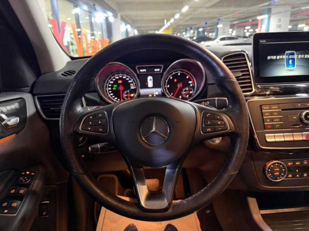 Mercedes Benz GLE Class - Vista 8