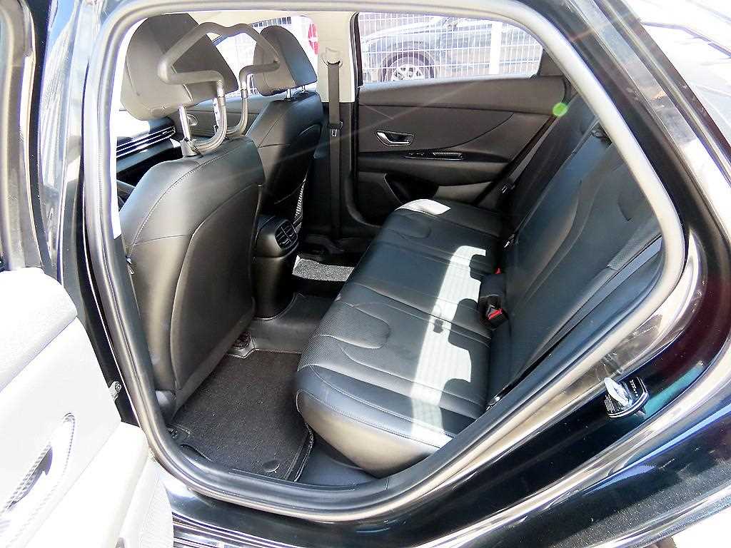 HYUNDAI Avante - Vista 6