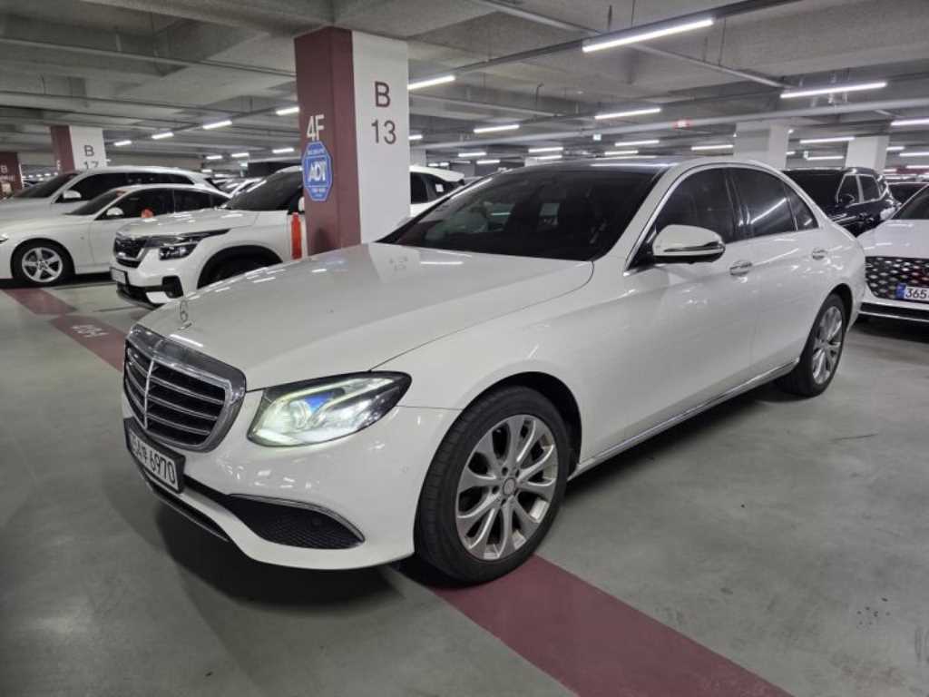 Mercedes Benz E class - Vista 4