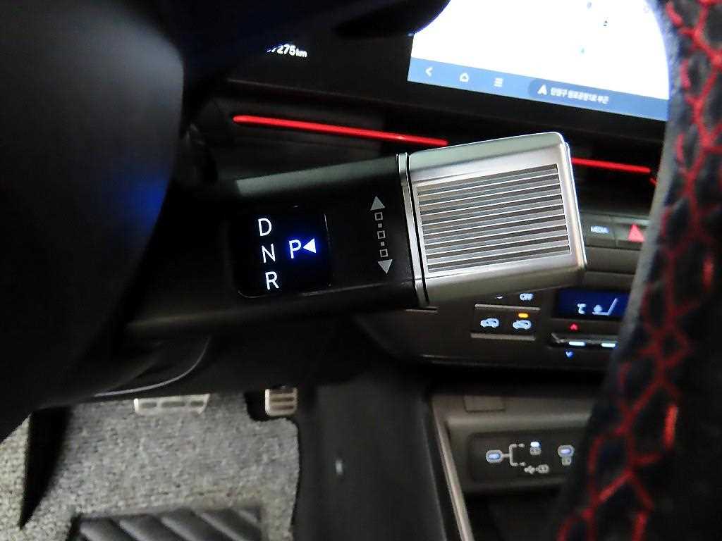 HYUNDAI Kona - Vista 10