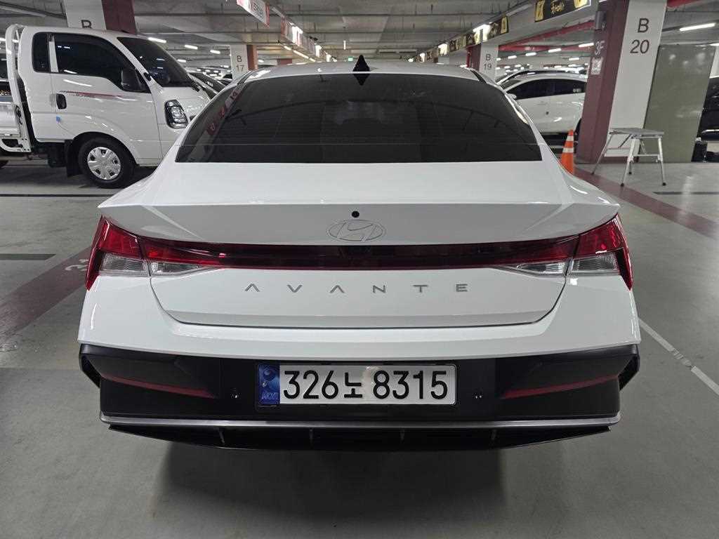 HYUNDAI Avante - Vista 5