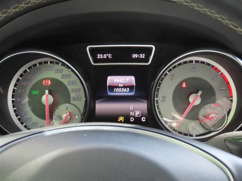 Mercedes Benz GLA Class - Vista 5