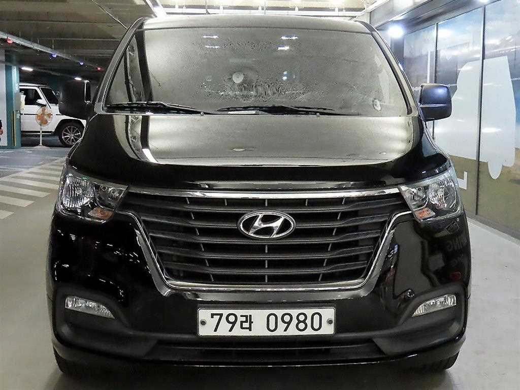 HYUNDAI Starex - Vista 7