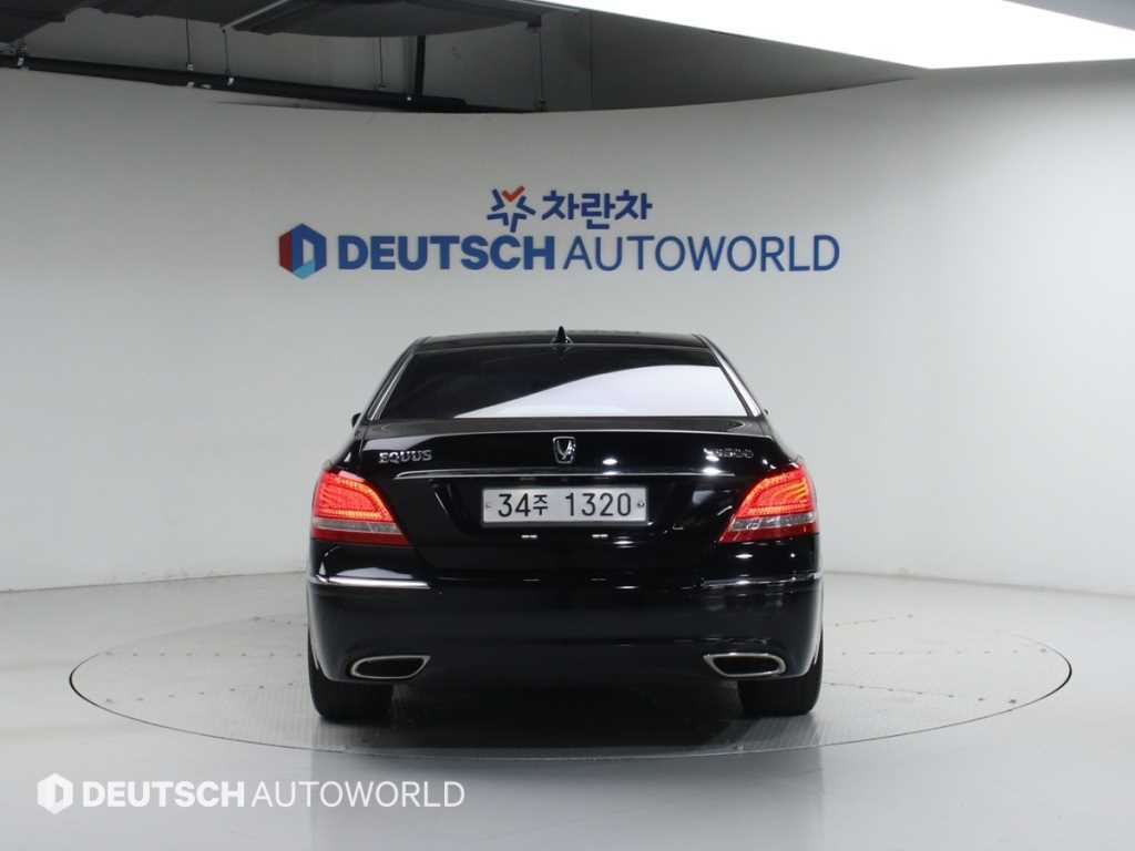 HYUNDAI Equus - Vista 4