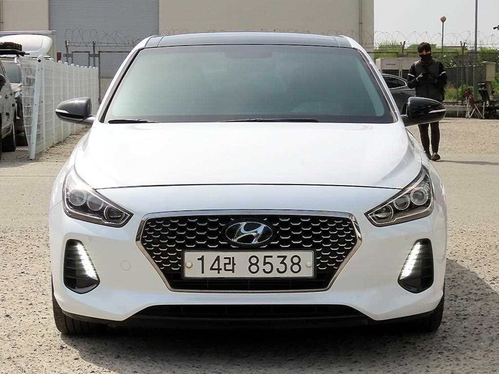 HYUNDAI i30 2017 Blanco - Importación desde Corea - HF Imports Iquique - Foto 1