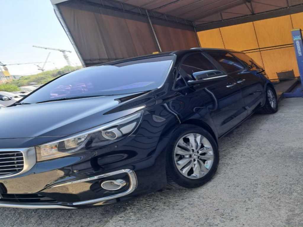 KIA Carnival 2016 Negro - Importación desde Corea - HF Imports Iquique - Foto 1