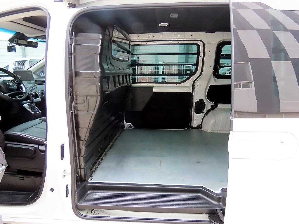 HYUNDAI Staria - Vista 6
