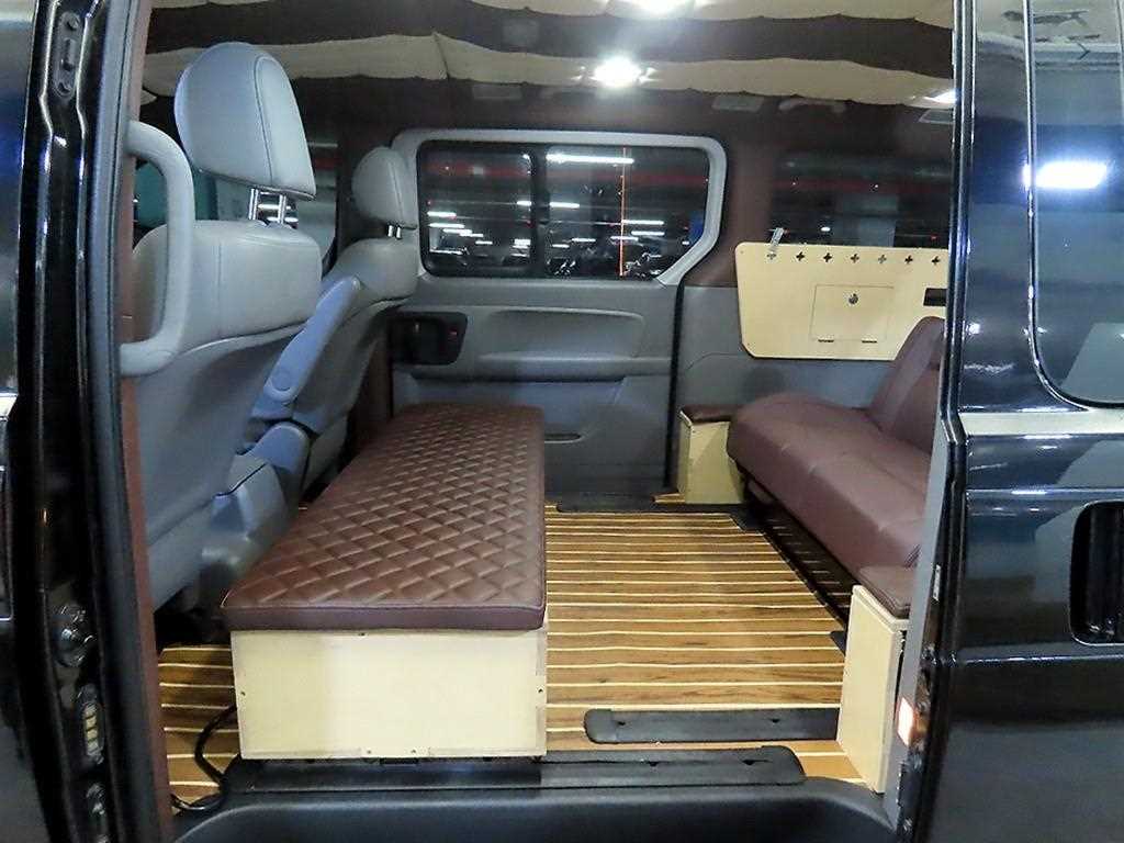 HYUNDAI Starex - Vista 12