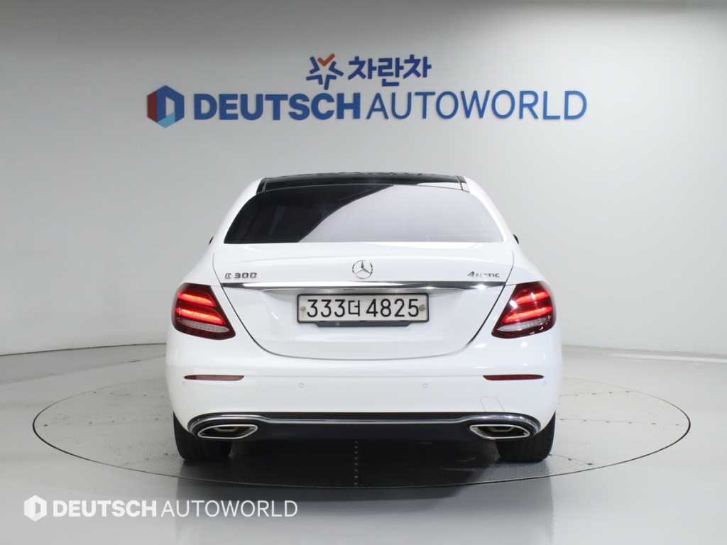 Mercedes Benz E class - Vista 4