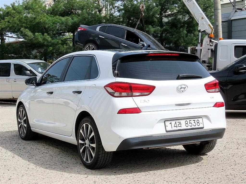 HYUNDAI i30 - Vista 3