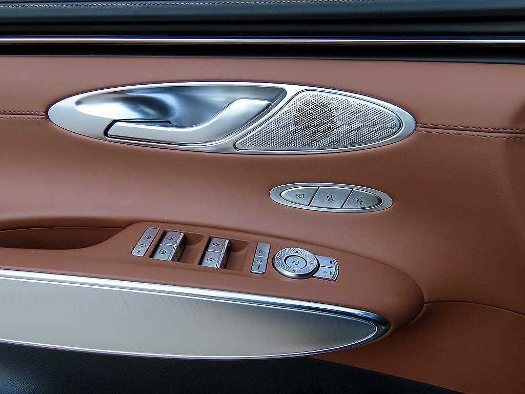Genesis GV70 - Vista 11