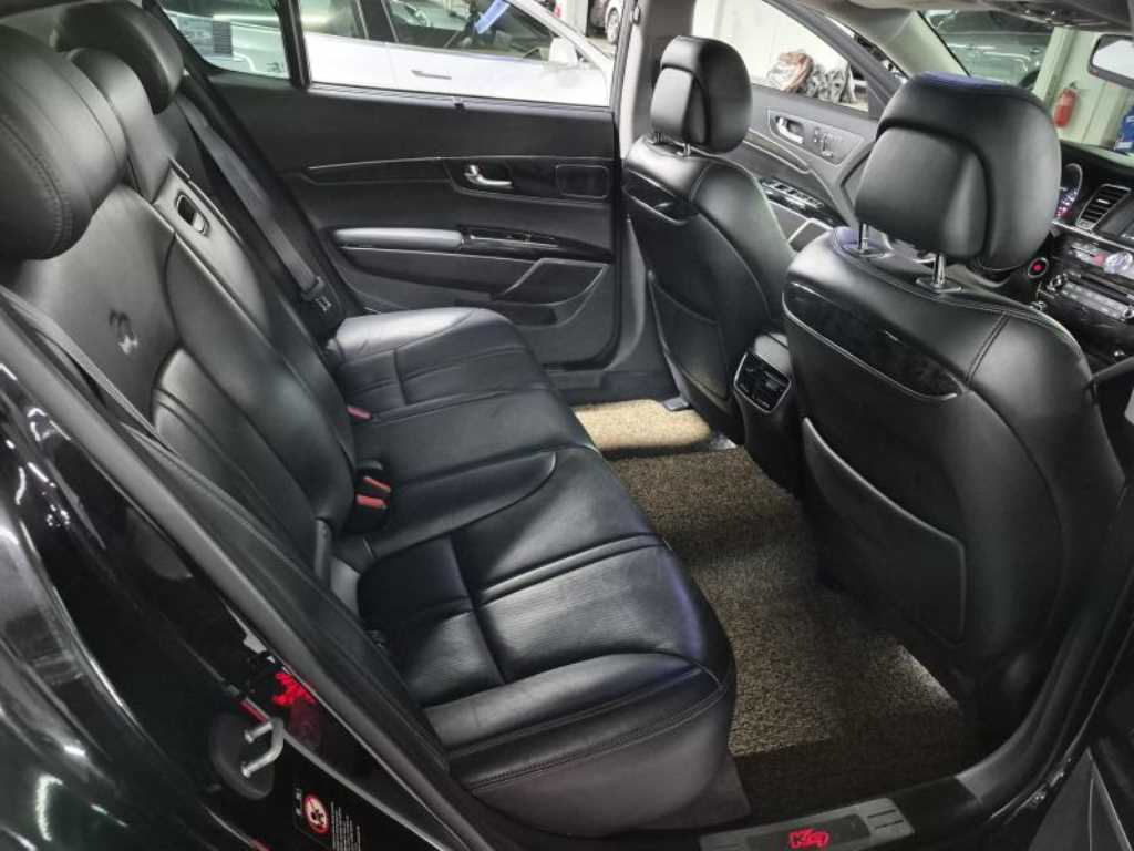 KIA K9 - Vista 11