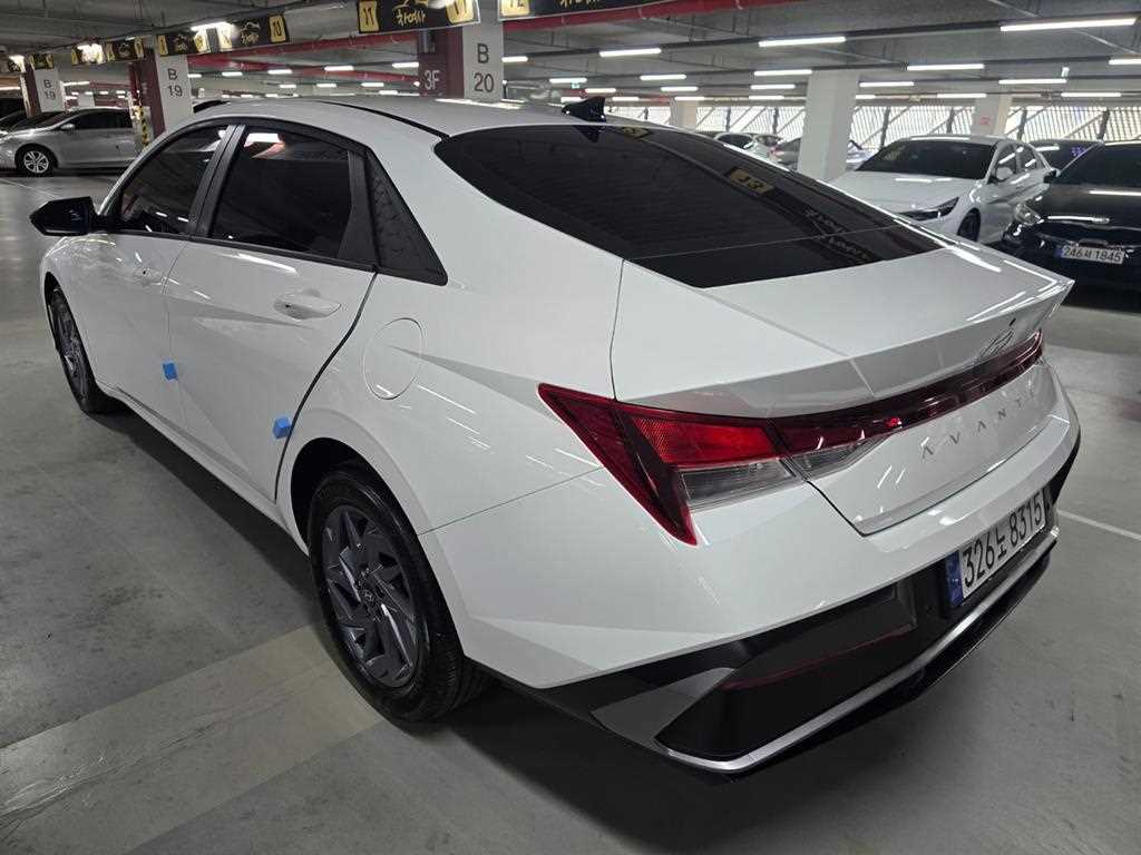 HYUNDAI Avante - Vista 4