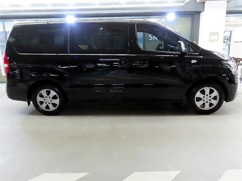 HYUNDAI Starex - Vista 8