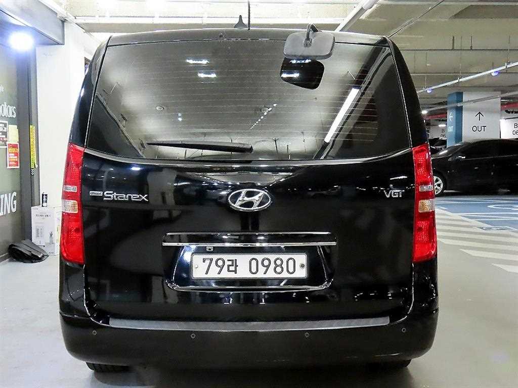 HYUNDAI Starex - Vista 10