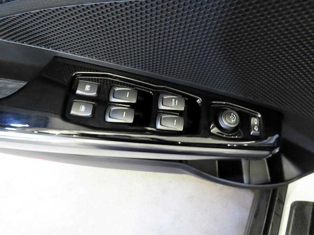 Ssangyong Tivoli 2022 Blanco - Importación desde Corea - HF Imports Iquique - Foto 13