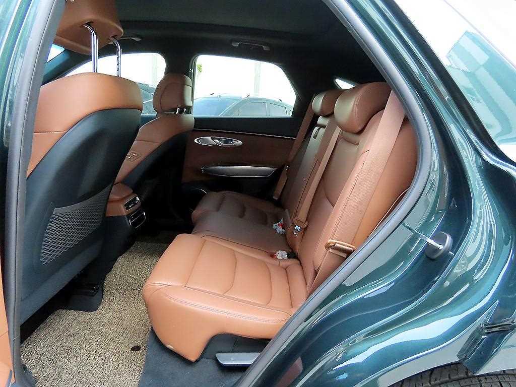 Genesis GV70 - Vista 6