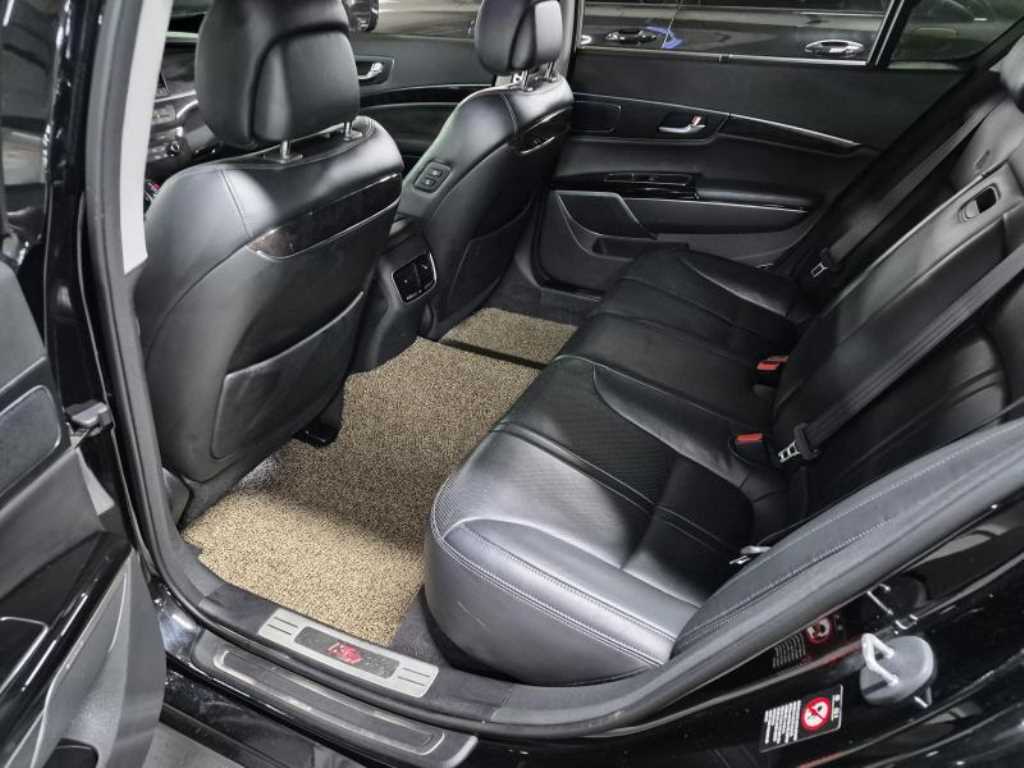 KIA K9 - Vista 9