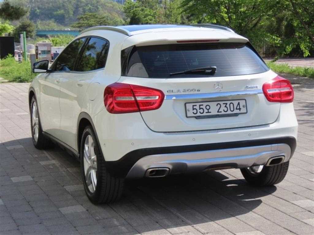Mercedes Benz GLA Class - Vista 4