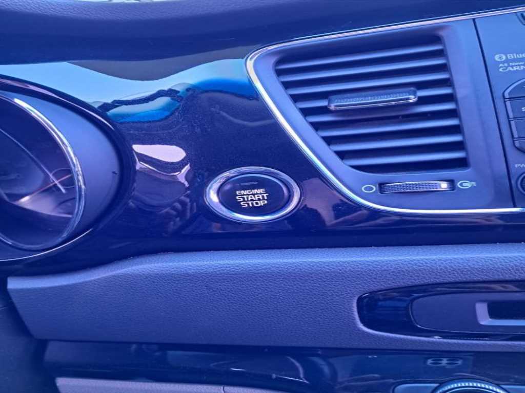 KIA Carnival - Vista 10