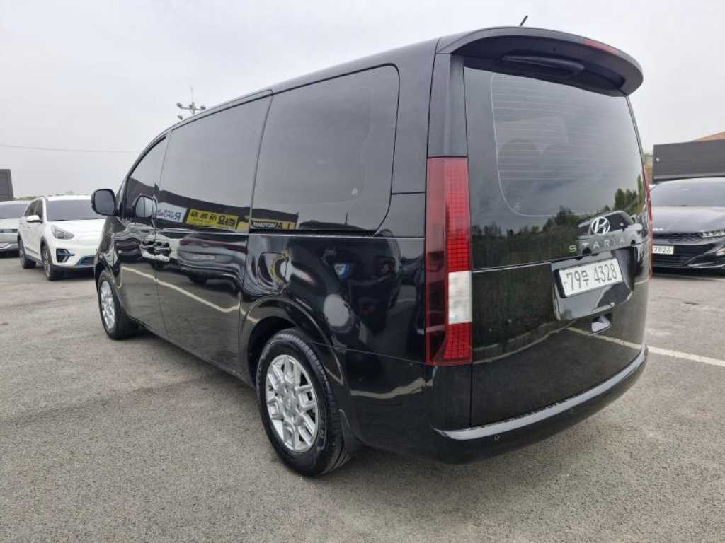 HYUNDAI Staria - Vista 5