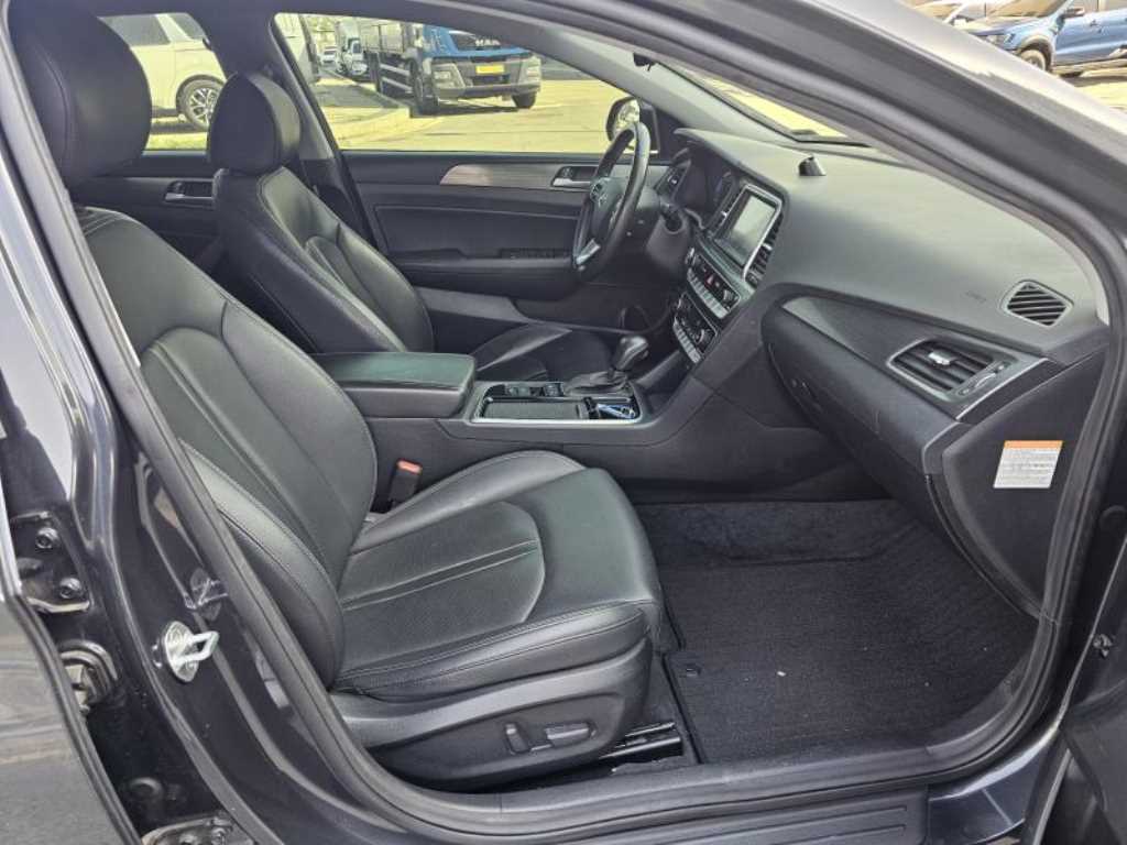 HYUNDAI Sonata - Vista 12