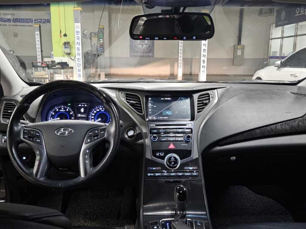 HYUNDAI Grandeur - Vista 7