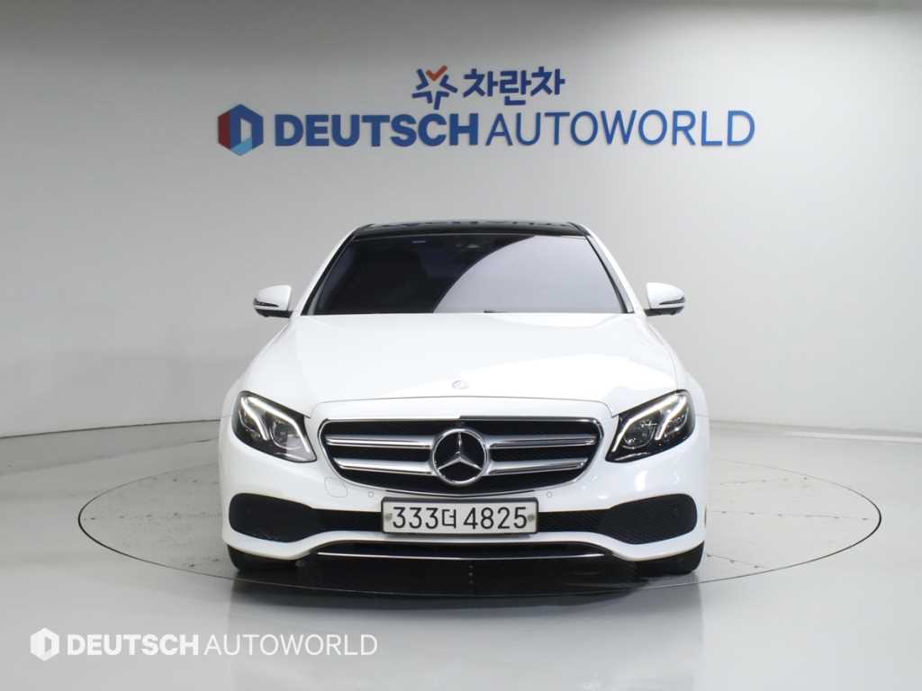 Mercedes Benz E class - Vista 3
