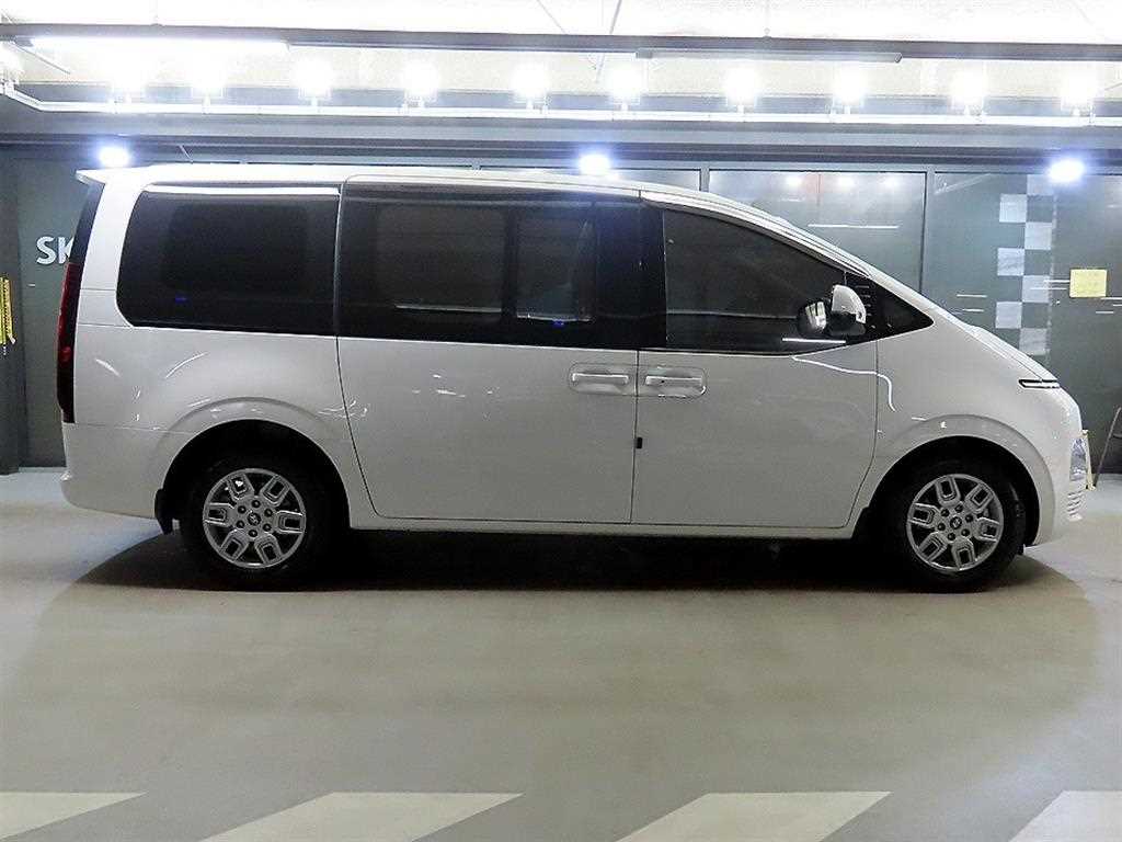 HYUNDAI Staria - Vista 3