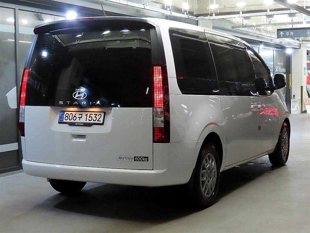 HYUNDAI Staria - Vista 4