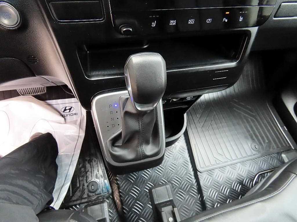 HYUNDAI Staria - Vista 10