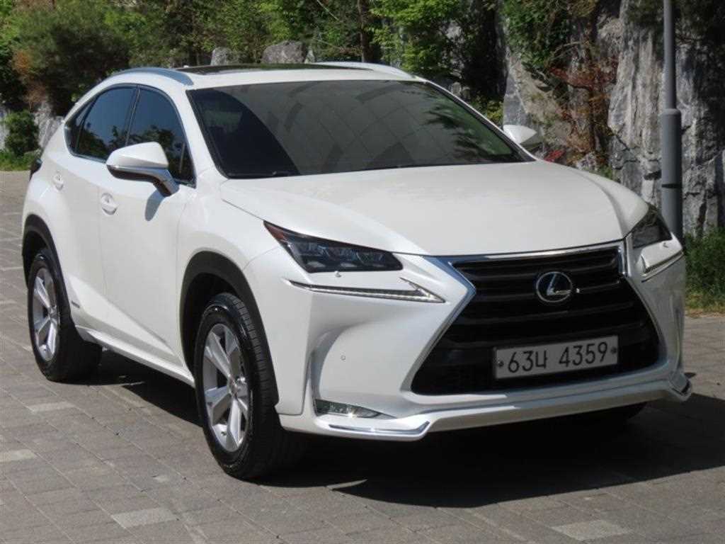 Lexus NX - Vista 2