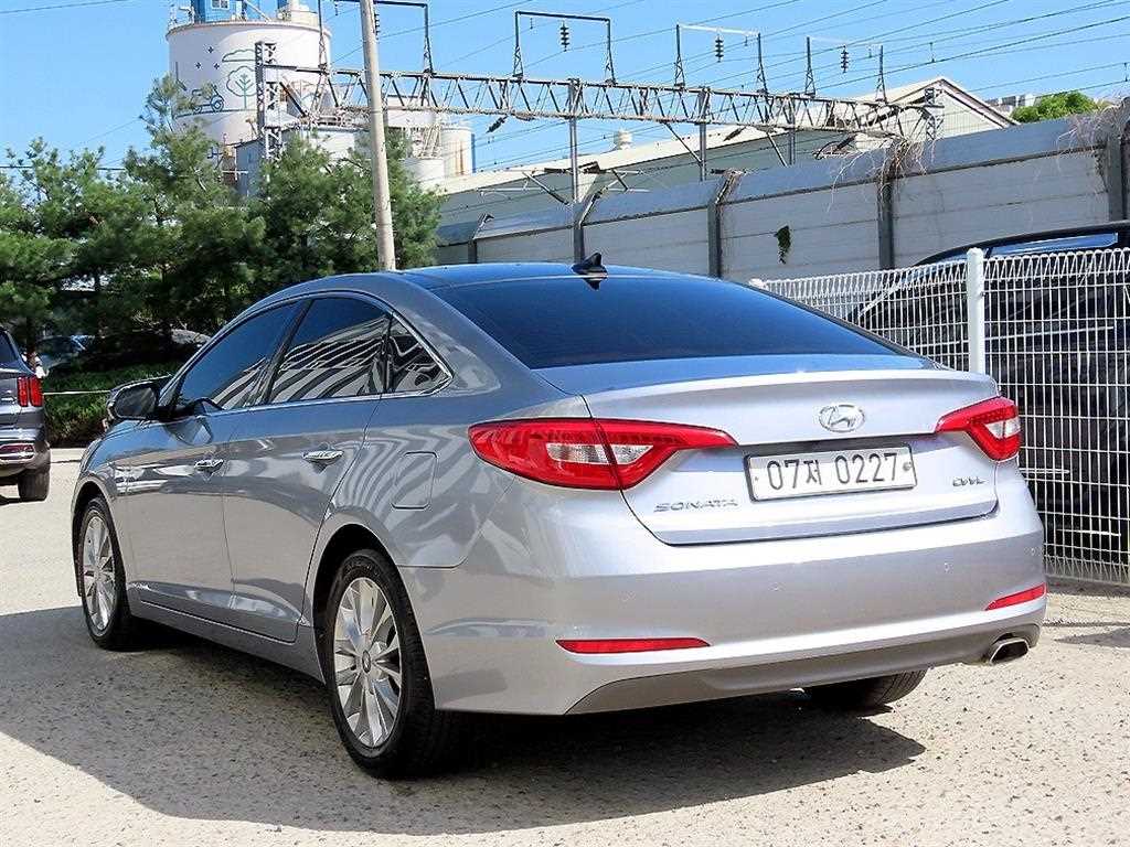 HYUNDAI Sonata - Vista 3