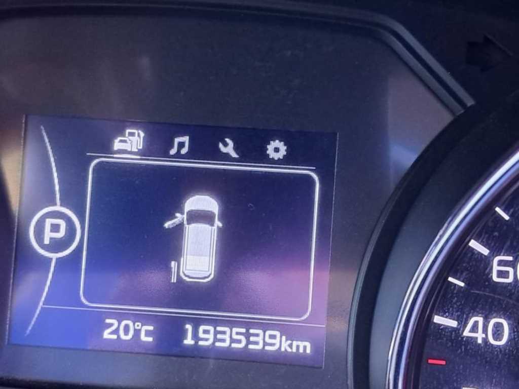 KIA Carnival - Vista 11