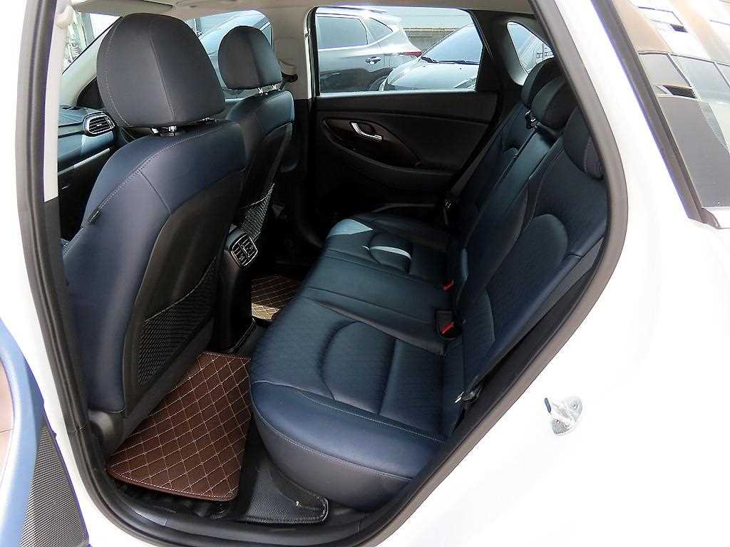 HYUNDAI i30 - Vista 6