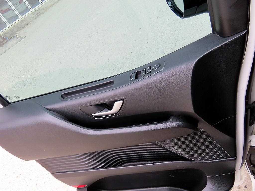HYUNDAI Staria - Vista 11