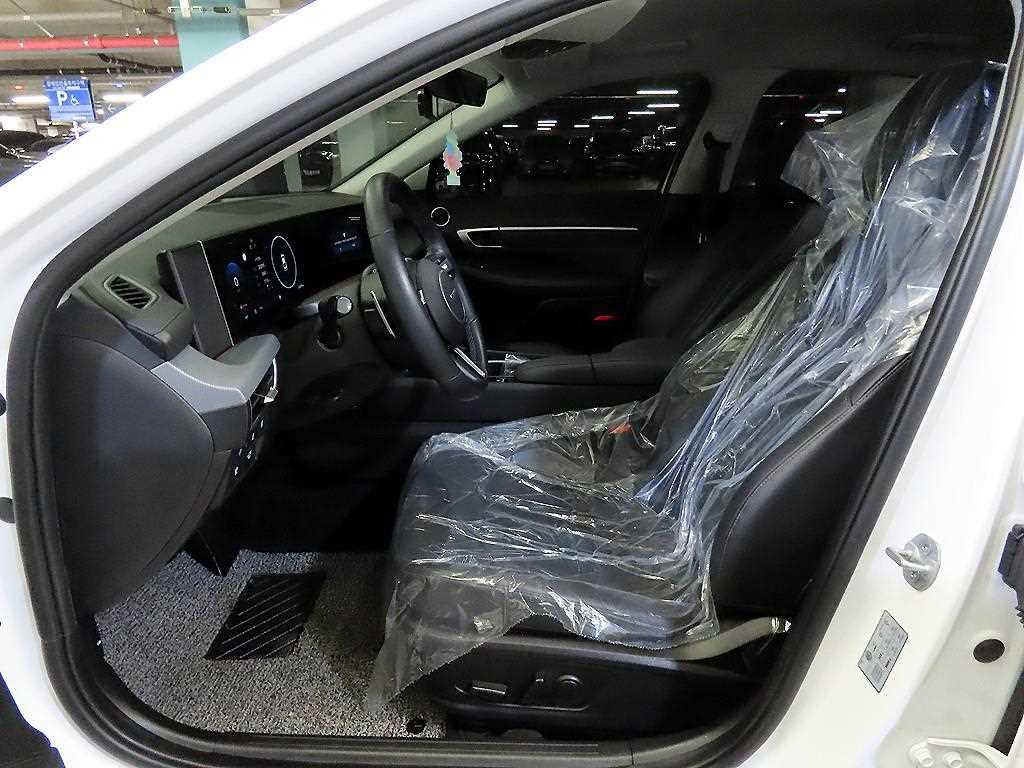 HYUNDAI Sonata - Vista 6