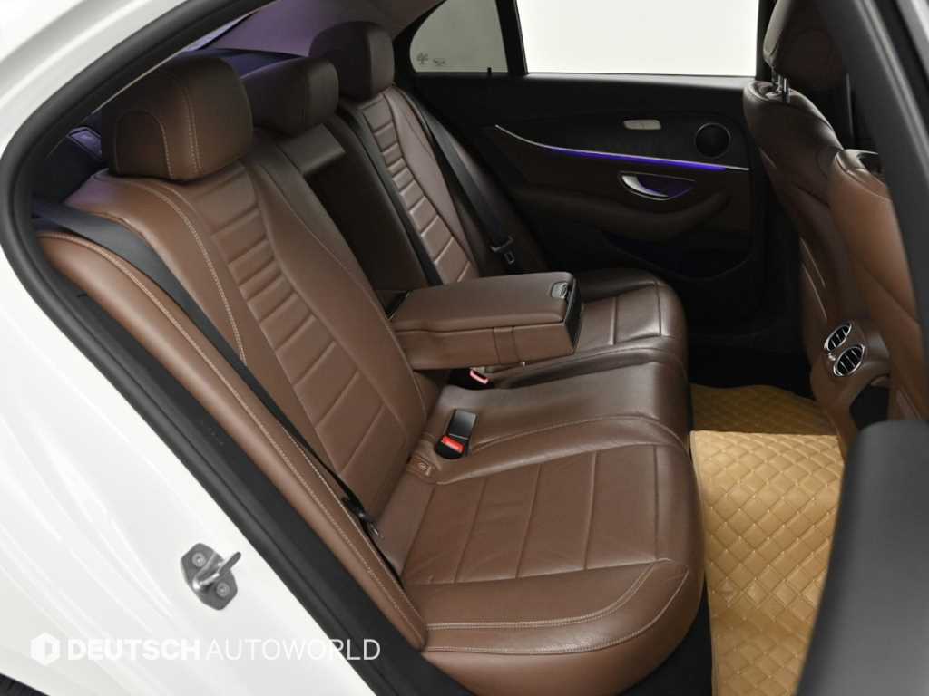 Mercedes Benz E class - Vista 12