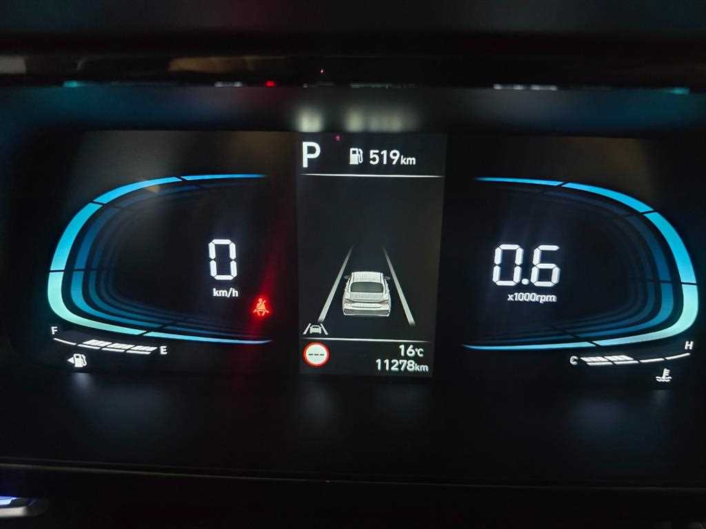 HYUNDAI Avante - Vista 7