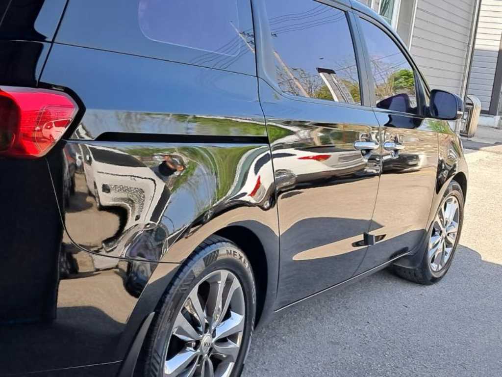 KIA Carnival - Vista 3