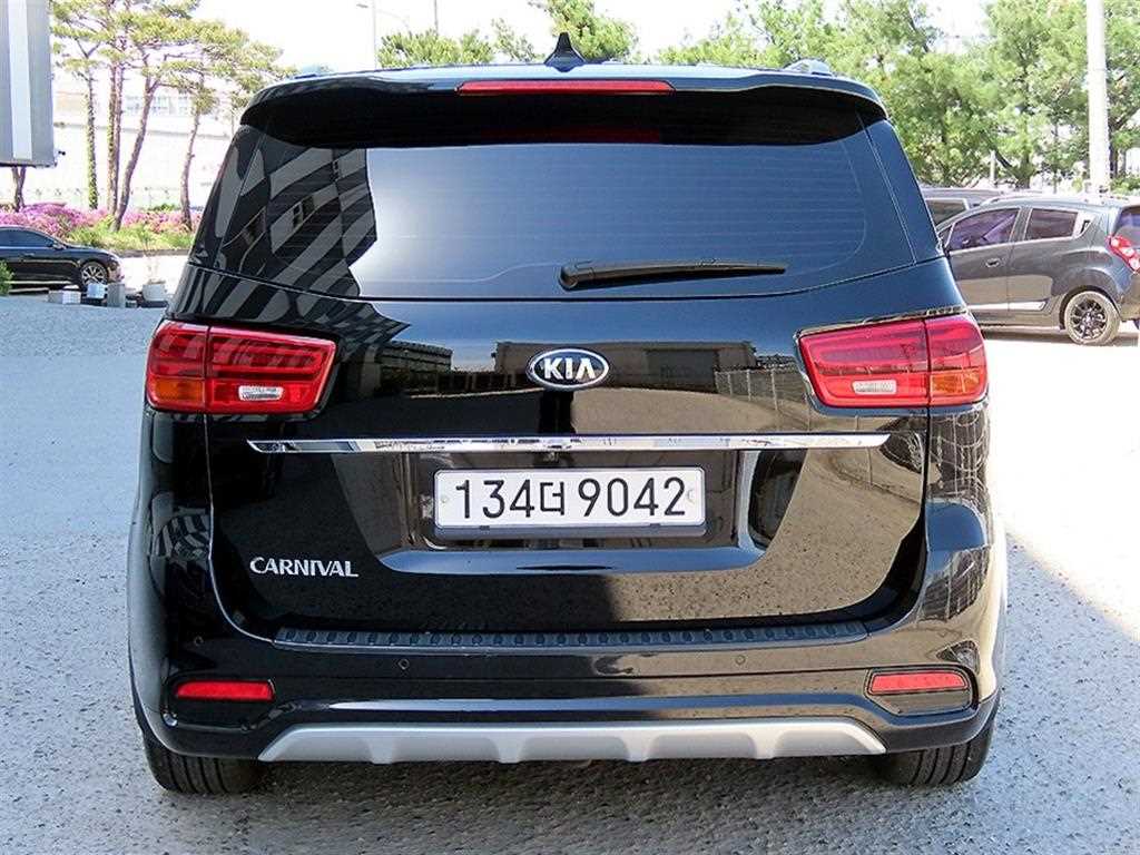 KIA Carnival - Vista 4
