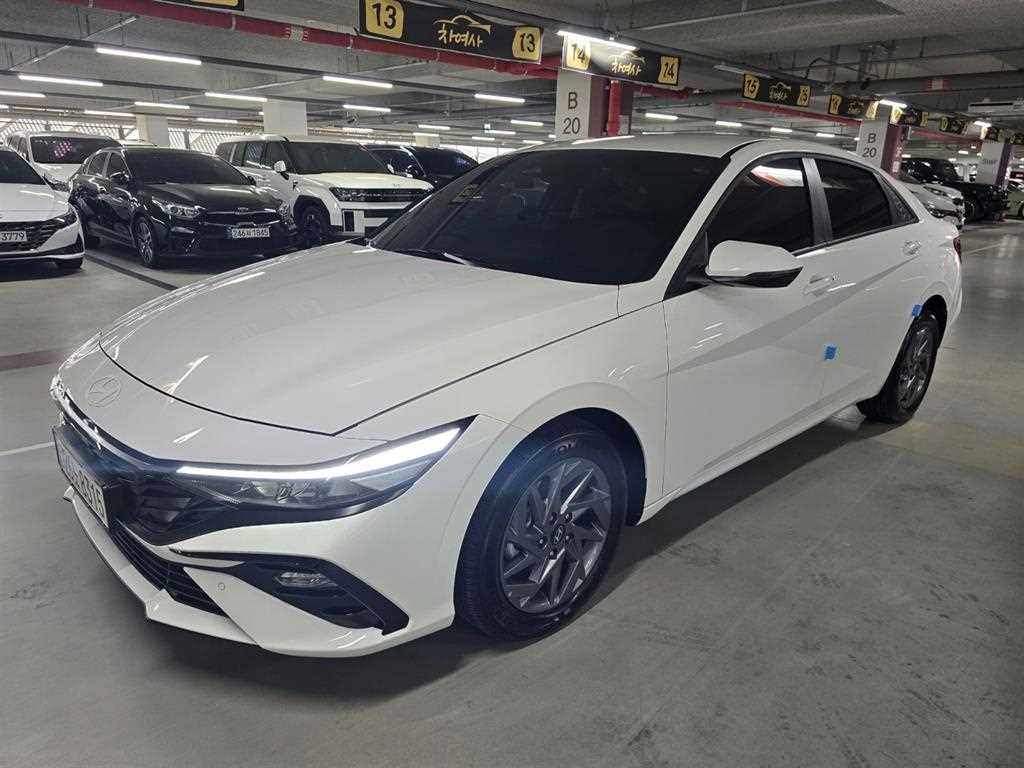 HYUNDAI Avante - Vista 3